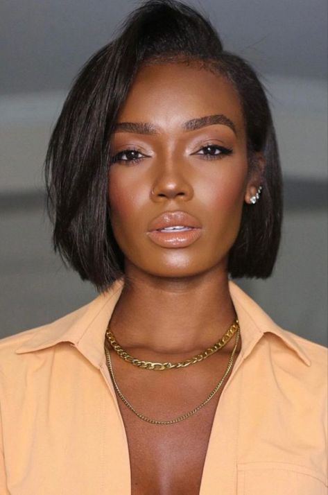 Fall Bob Hair Color 22 Ideas for Black Women - Fall Update Ideas Black Women Bob Hairstyles Mid Length, Natural Hair Bob Cut, Natural Hair Bob, Bob Hair Color, Short Sassy Hair, Pelo Afro, Sassy Hair, Penteado Cabelo Curto, Hair Crush