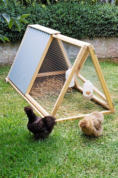 A Frame Chicken Coop, Chicken Coop Blueprints, Mobile Chicken Coop, Small Chicken Coops, Chicken Coop Garden, Easy Chicken Coop, Portable Chicken Coop, Chicken Pen, Backyard Chicken Coop Plans