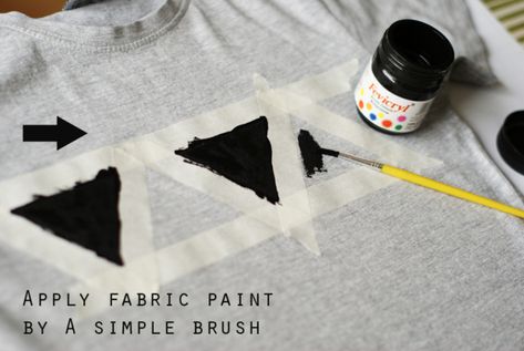 DIY Tshirt, would be cute on a sweatshirt.... Sweatshirt Diy, College Crafts, Diy Tshirt, Sweatshirt Refashion, Paint Shirts, Tshirt Quilt, T Shirt Painting, Diy Sweatshirt, Diy Vetement