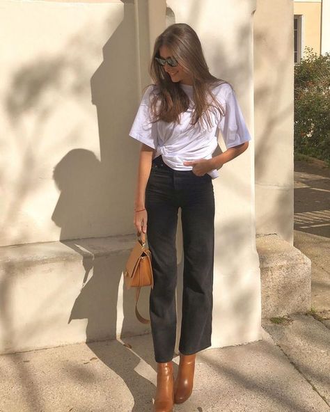 The French-Girl Way to Wear Jeans and a T-shirt Looks Country, Neue Outfits, Mode Casual, Cooler Look, 가을 패션, French Girl, Inspiration Mode, Looks Style, Mode Inspiration