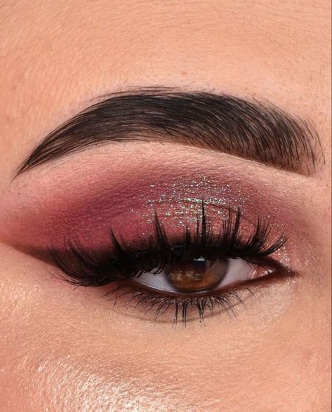 Maroon Dress Makeup, Makeup For Burgundy Dress, Maroon Makeup, Burgundy Makeup Look, Maroon Eye Makeup, Maroon Eyeshadow, Burgundy Eye Makeup, Red Makeup Looks, Shadow Design