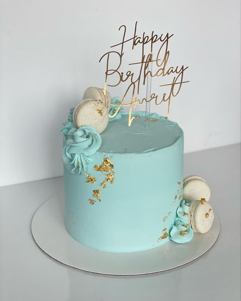 Baby blue cake with macrons, custom cake topper and edible gold by slofoodgroup Light Blue Cake Design, Blue 60th Birthday Cake, Baby Blue Cake Birthday, Blue Cakes For Girls Birthday, 18th Birthday Cake Blue, Baby Blue Birthday Cake, Light Blue Birthday Cake, Blue And Gold Birthday Cake, Light Blue Cake