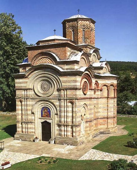 The most beautiful and best preserved monument of old Serbian architecture is the small church of the Kalenić monastery, Serbia, built in 1413 ad. Albanian Architecture, Old Bosnian House, Serbian Architecture, Castle Architecture, Byzantine Architecture, Serbia And Montenegro, Visoki Decani Monastery, Saborna Crkva Beograd, Eastern Roman