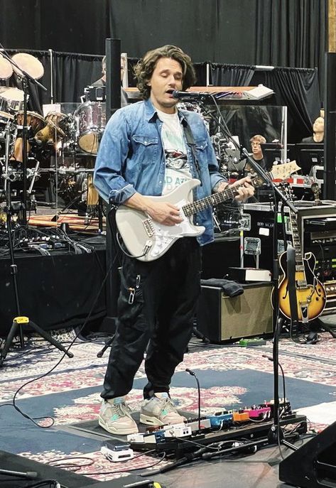 John Mayer Fashion, John Mayer Outfit, John Mayer Concert Outfit, John Mayer Concert, Audio Studio, Dead And Company, Ootd Men, Influential People, John Mayer