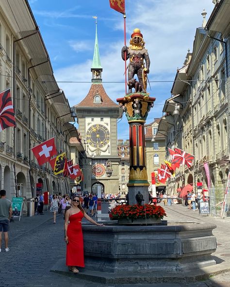 Vuelvo de Suiza pero enamorada por esa capital que es Berna, seguramente volveré con más tiempo para apreciar mejor la belleza de esa ciudad! 😍🇨🇭🫶 #suiza🇨🇭 #travelblogger #travelling #travelaroundtheworld🌍 #berncapitalofswitzerland #suiza #berncity #turismo Switzerland, Vision Board, On Instagram, Instagram