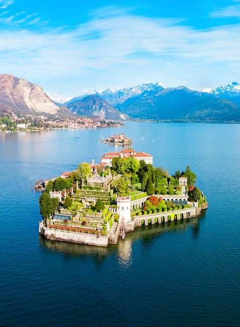 Lake Maggiore Italy, Travel Switzerland, Places In Switzerland, Hulk Comic, Italian Lakes, Explore Italy, Lily Evans, Como Italy, Summer Destinations