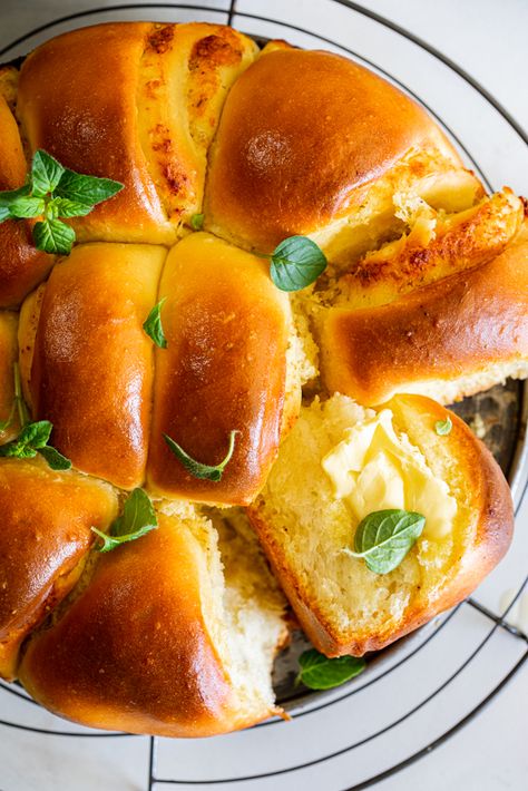 Garlic Parmesan Pull Apart Brioche Buns - Simply Delicious Savory Bread Recipe, Buttery Rolls, High Protein Flour, Brioche Rolls, Brioche Recipe, Cheese Buns, Bread Rolls Recipe, Bread Roll, Bread Bun