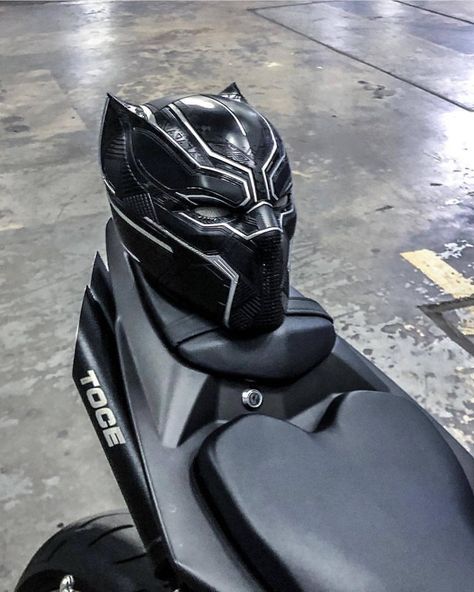 Black Panther helmet.. 👀 What kind of helmet are you wearing? Cool Motorcycle Helmets Design, Cool Helmet Design, Motorcycle Helmets Black, Fantasy Motorcycle, Black Panther Helmet, Sport Bike Helmets, Custom Bike Helmets, Motorcycle Helmets Art, Motor Helmet