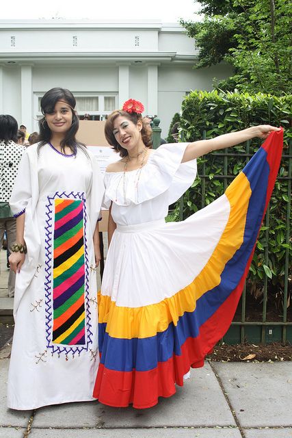 Venezuela Traditional Clothing | photo Venezuelan Clothing, Costumes Around The World, World Thinking Day, America Latina, Folk Costume, Traditional Dress, Traditional Dresses, Traditional Outfits, South America