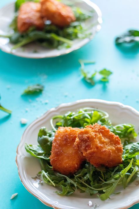 PANKO BREADED FETA CHEESE WITH TRUFFLED HONEY VINAIGRETTE Truffle Vinaigrette, Fried Feta, Meze Recipes, Garlic Hummus Recipe, Feta Bites, Truffle Honey, Savory Snack Recipes, Quick Vegetarian Dinner, Honey Vinaigrette