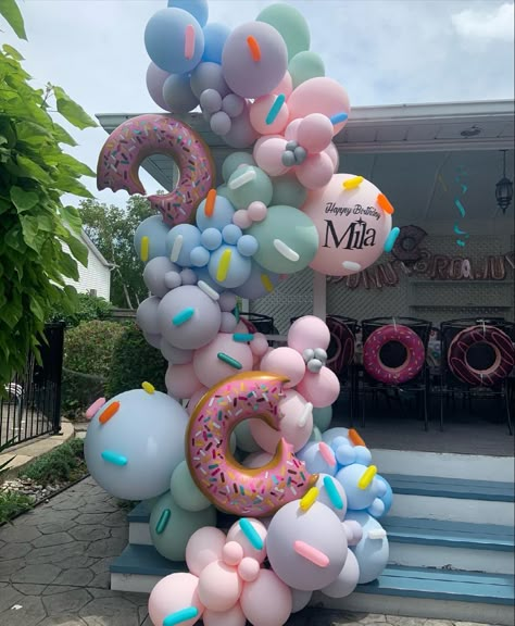 Donut Birthday Party Balloons, Ice Cream And Donut Party Decorations, Ice Cream Theme Balloon Garland, Donut Balloon Arch, Donut Balloon Garland, Donut Grow Up, Candyland Balloons, Donut Grow Up Party, Donut Party Decorations