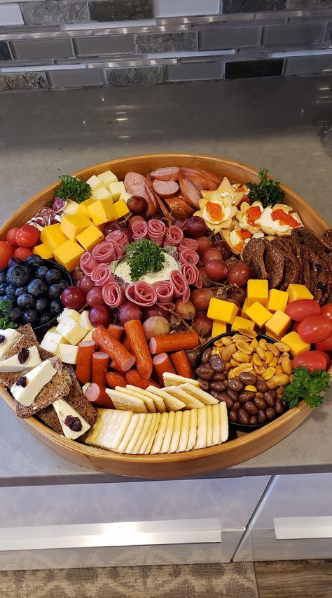 Charturerie Board, Christmas Vegetables, Charcuterie Cups, Minute Rice, Charcuterie Inspiration, Best Appetizer Recipes, Custom Keto Diet, Food Table, Party Food Appetizers