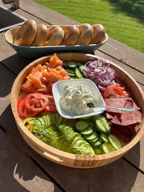 Bagel board diy #bagels #breakfast #bagelbar cream cheese #smokedsalmon #avocado #turkeybacon Diy Bagel Stand, Bagel Board Brunch, Diy Bagels, Bagel Platter, Bagel Stand, Bagel Board, Bagels Breakfast, Bagel Bar, Bagel Toppings