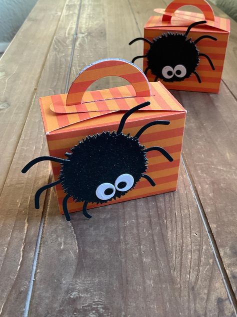 Listing is for 2 handmade Halloween treat boxes.  These boxes feature an adorable spider that wobbles!  The boxes easily close without any additional adhesive, ribbon or clips.   Listing includes: 2 fully assembled treat boxes with spider Boxes measure 3.5" x 2.75" x 1.75".  The spiders (body) are approximately 2" in diameter.  Boxes are large enough to hold a gift card, candy and other small treats and gifts.  These would be a cute gift for teachers, co-workers, special goblins, neighbors or an Coffin Treats, Halloween Packaging, Halloween Treat Holders, School Halloween Party, Halloween Treat Boxes, Halloween Gift Bags, Halloween Favor, Small Treats, Halloween Food Treats