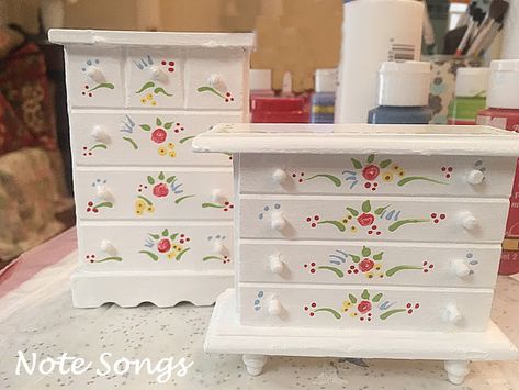 Ash Tree Cottage Dollhouse Minis Barbie Furniture Diy, Painting Kids Furniture, Diy Kids Furniture, Girls Dollhouse, Girls Doll, Dollhouse Miniature Tutorials, Diy Barbie Furniture, Dolls House Interiors, Barbie Doll House