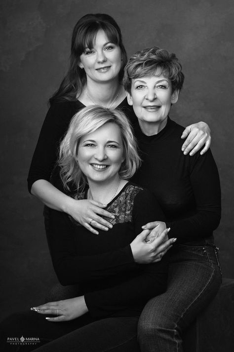 Family Generation Photography, Mother Daughter Photography Poses, Mom Daughter Photography, Mother Daughter Poses, Generation Pictures, Generations Photography, Studio Family Portraits, Family Photo Studio, Mother Daughter Pictures