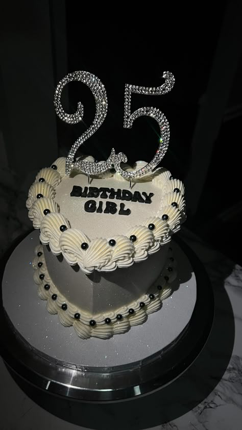 Thirty Birthday Cake For Her, 29 Th Birthday Cake, Cakes For 25th Birthday Girl, 23rd Birthday Cake Ideas For Women, December Cakes Birthday, 25th Birthday Cake For Her, 25 Year Old Birthday Cake, Twenty Five Birthday Cake, 25th Birthday Party Ideas For Women