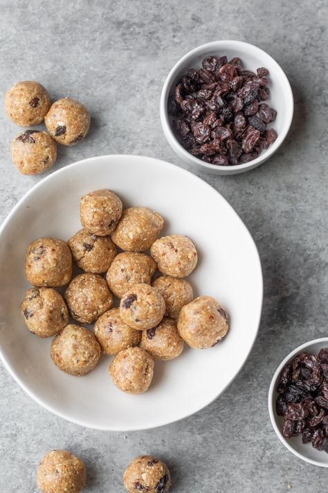 Cookie Dough Oatmeal, Healthy Cookie Dough Bites, Oatmeal Balls, Oatmeal Raisin Cookie, Chickpea Cookies, Raisin Cookie, No Bake Cookie Dough, Healthy Cookie Dough, Plant Based Snacks