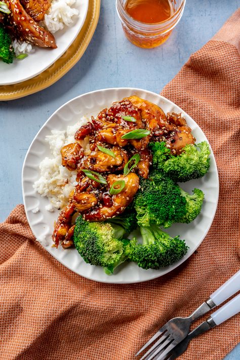 Paleo Sesame Chicken - The Defined Dish Paleo Sesame Chicken, Chinese Sesame Chicken, Sesame Oil Chicken, The Defined Dish, Defined Dish, Whole30 Dinners, Soy Free Recipes, Sesame Chicken, How To Eat Paleo