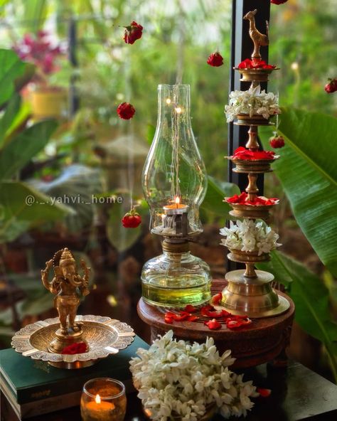 Interior Indian Floral Decor, Diwali Decoration Lights, Center Table Decor, Indian Room Decor, Diy Floral Decor, Janmashtami Decoration, Diwali Decoration Items, Diwali Decorations At Home, Diy Interior Decor