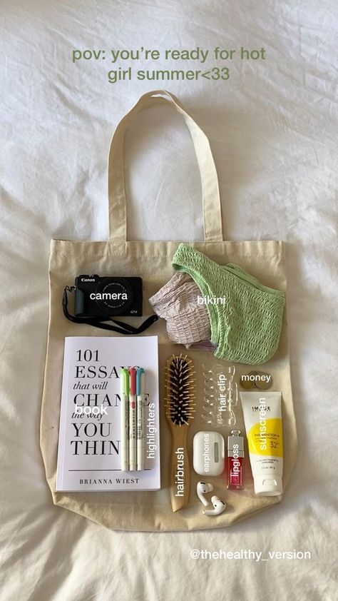 Tote Essentials, Summer Bag Essentials, Everyday Bag Essentials, Beach Bag Essentials, Tot Bag, Inside My Bag, Purse Essentials, Summer Tote Bags, Hot Girl Summer