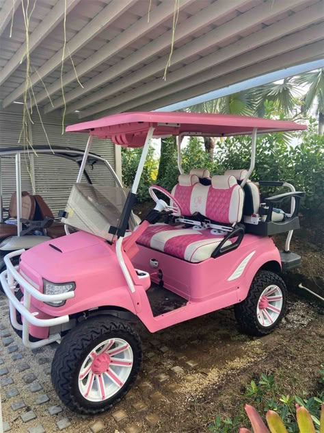 Pink Golf Cart, Girly Car, Malibu Barbie, Barbie Life, Fancy Cars, Pink Car, Classy Cars, Pink Girly Things, Pretty Cars