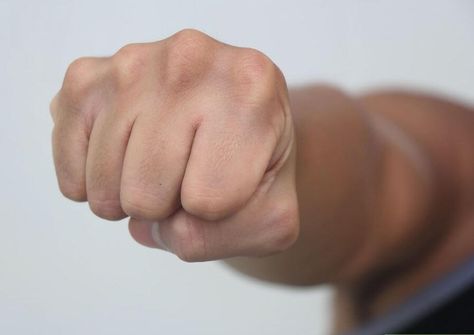 Knuckle Sandwich: Learn How to Throw a Proper Punch Knuckles Hand, Knuckle Sandwich, How To Defend Yourself, Simple Exercise, Sandwich Board, Hand Reference, Survival Prepping, Easy Workouts, Sandwiches