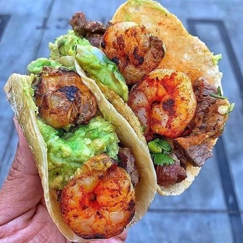 ❤ I Love Health ❤ on Instagram: “Tag a friend who would like this meal idea ❤️ MAR Y TIERRA (surf n’ turf) BURRITO Mesquite-grilled Angus Beef Carne Asada & Shrimp w/…” Hood Meals, Cheesy Spinach Dip, Cheesy Spinach, Tuna Cakes, Good Eat, Spinach Dip, Carne Asada, Food Lifestyle, Food Goals