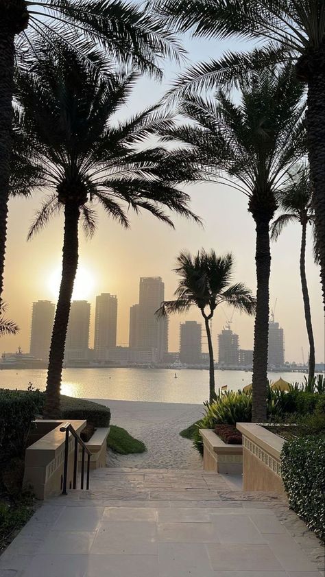 Wallpaper Dubai, Paradis Sombre, Gym Luxury, Stop Wasting Your Time, Dubai Vacation, Dubai Aesthetic, Motivational Success, Get Rich, Sunset Wallpaper