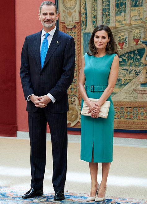 Turquoise Dress Outfit, Kate Middleton Queen, Turquoise Clothes, Teal Fashion, Victoria Beckham Style, Ethereal Dress, Royal Clothing, Elegant Jacket, Spring Work Outfits