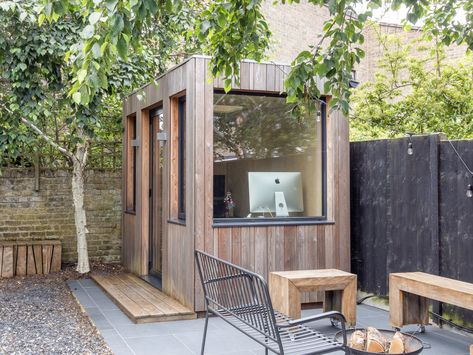 Premium Garden Rooms & Office Pods | OKOPOD UK House Shed Interior, Shed To Office, Guest House Backyard, Minimal Backyard, Guest House Shed, Guest House Design, Home Office Shed, Townhouse Backyard, Shed Guest House