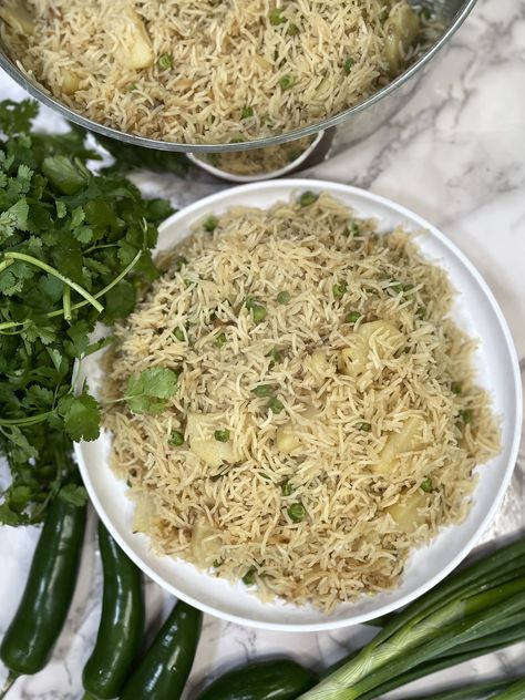 Easy Aloo Matar Pulao Casserole Recipes Rice, Soup Recipes Rice, Recipes For Dinner Rice, Chicken Recipes Rice, Dinner Recipes Rice, Rice And Chicken Recipes, Side Dishes Rice, Rice Dinners, Peas Pulao Recipe