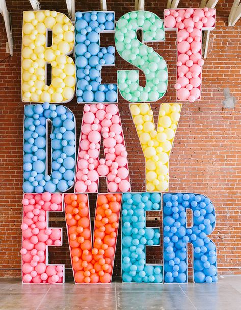 Photowall Ideas, Kerajinan Diy, Wedding Balloon Decorations, Diy Event, Halloween Tattoo, Wedding Balloons, Furniture Bedroom, Storage Diy, Balloon Art