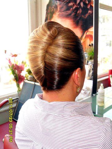 Updos Diy, Big Hair Updo, New Long Hairstyles, Easy Hair Up, French Roll Hairstyle, French Twist Updo, French Roll, Fancy Hair, Roll Hairstyle