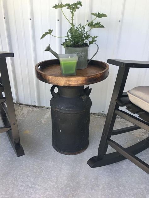 Repurpose Old Milk Can, Milk Cans Ideas, Vintage Repurposed Items, Side Table Tray, Painted Milk Cans, Milk Can Decor, Old Milk Cans, Table Tray, Front Porch Decorating