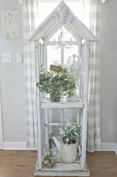 Old Window Frame Ideas, Window Green House, Frame Ideas Diy, Window Frame Ideas, Garden Ladder Ideas, Windows Repurposed, Old Window Decor, Ladder Ideas, Garden Ladder