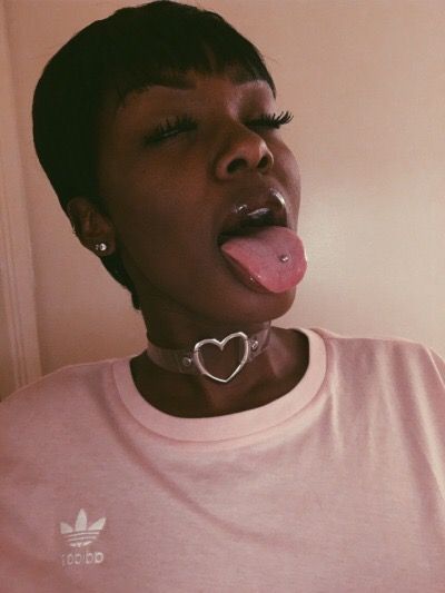 B A R B I E DOLL GANG HOE Pinterest: @jussthatbitxh ✨Download the app #MERCARI & use my code: UZNPKU to sign up, you can get free make up & other items Middle Tongue Piercing, Tounge Piercing Black Women, Tongue Piercing Black Women, Different Tongue Piercings, Cute Tongue Piercing, 2024 Manifesting, Big Lips Natural, Tongue Piercing Jewelry, Tongue Piercings