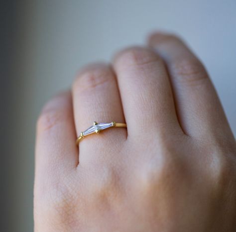 Diamond Baguette Ring, Ring Bands, Diamond Baguette, Baguette Diamond Rings, Flower Engagement Ring, Zierlicher Ring, Baguette Ring, Rose Gold Diamond Ring, Simple Diamonds