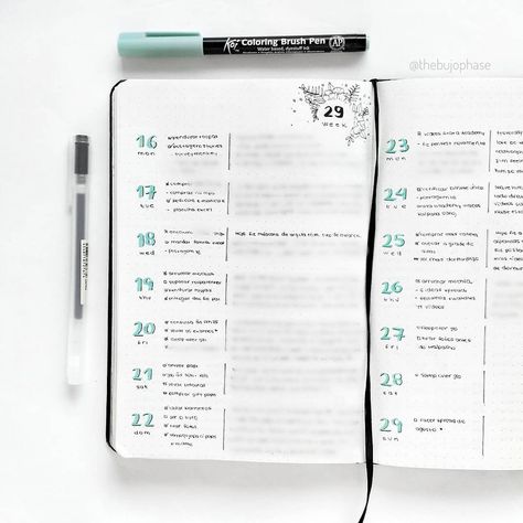 Week 29 after the pen! I think that this format of splitting in two to use a space for tasks and the other for journaling is so useful for me. I like to use it in both vertical and horizontal layouts 😊 and this spread is so simple and easy to do, but I really like how it turned out. What do you guys think? . . Semana 29 preenchida! Gosto muito desse formato de separar uma parte para as tarefas e a outra para anotações sobre o dia. É bem útil pra mim e gosto dele tanto no layout horizontal como Bujo Weekly Layout One Page, Bullet Journal Weekly Spread One Page, Bujo Weekly Spread One Page, One Page Weekly Spread, Bujo Weekly Spread Layout, Bujo Goals, Study Gram, Study College, Bujo Weekly Spread