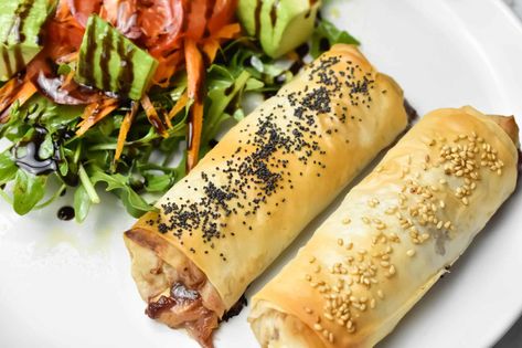 Chicken Filo Parcels, Filo Pastry Recipes Savoury, Camembert Recipes, Filo Parcels, Filo Pastry Recipes, Lunch Quick, Chicken And Pastry, Phyllo Recipes, Christmas Cranberry