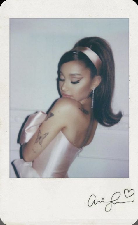 Ariana Grande Poster, Ariana Grande Album, Ariana Grande Wallpaper, Ariana Grande Photoshoot, Ariana Grande Photos, Ariana Grande Pictures, Ariana G, Pink Posters, Poster Room