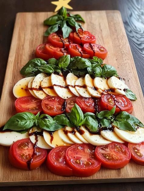 CAPRESE CHRISTMAS TREE 🎄🍃✨ - Taste full recipes Christmas Tree Caprese, Caprese Christmas Tree, Christmas Food Spread, Mediterranean Christmas Food, Christmas Barbeque, Christmas Burrata, Christmas Italian Dinner, Caprese Salad Christmas, Christmas Buffet Ideas Food