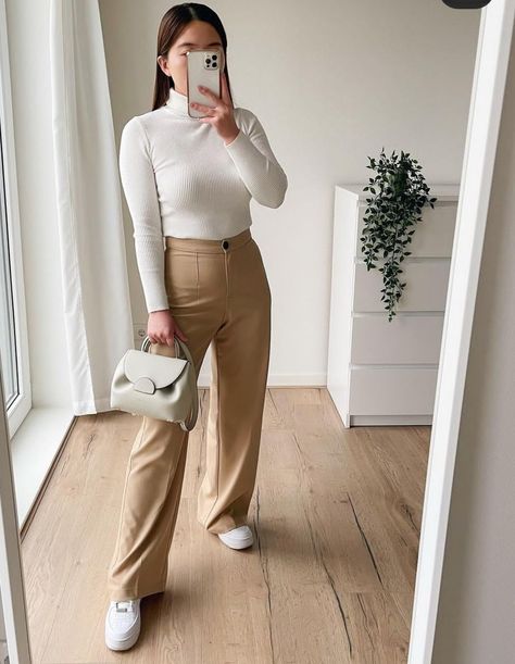 Beige Pants Winter Outfit, Khaki Pants Outfit Women, Beige Pants Outfit, Outfit Formal Mujer, Khaki Pants Outfit, Mode Zara, Fashion Top Outfits, Beige Outfit, Causal Outfits