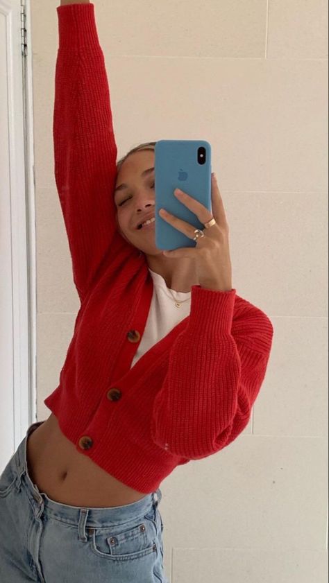 maddie ziegler in red cardigan and jeans Model Tips, Cardigan Outfit, Maddie Ziegler, Red Cardigan, Mode Inspo, Fashion Kids, Mode Inspiration, Looks Vintage, Aesthetic Outfits