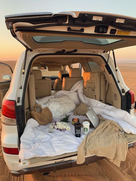 Dream Dates, Picnic Inspiration, Cute Date Ideas, Fun Sleepover Ideas, Car Boot, Dream Lifestyle, Car Interior Decor, Car Camping, Cute Cars