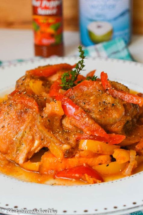 haitian stewed chicken (poulet creole) Haitian Chicken, Chicken Creole, Chicken Poulet, Chicken Thigh Seasoning, Creole Chicken, Haitian Recipes, Creole Food, Stewed Chicken, King Cakes