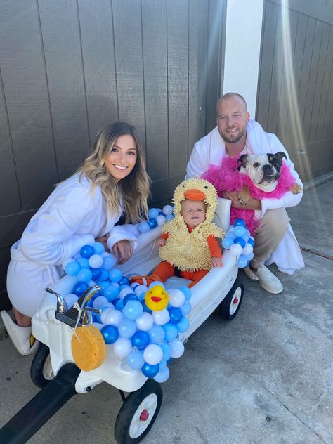 Duck Bubble Bath Costume, 1 Year Halloween Costume, Family Of 2 Halloween Costumes, Rubber Ducky Family Costume, Baby Halloween Costumes Family Of 3, First Time Family Halloween Costumes, Family Costume With One Year Old, Rubber Duck Family Costume, Rubber Duckie Halloween Costume