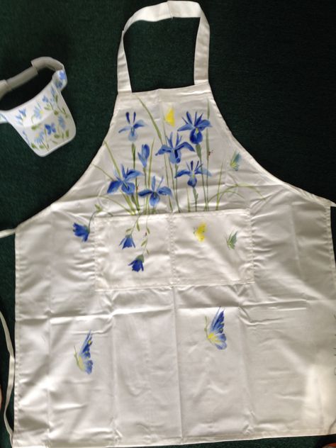 Painting Apron Ideas, Apron Painting Ideas, Painted Apron, Uno Card, Dance Design, Apron Ideas, Painting Apron, Hebrew School, Artist Apron