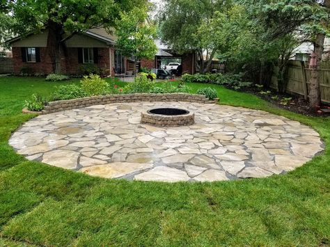 Fire Pit With Flagstone Pavers, Fire Pit Ideas Backyard Flagstone, Flagstone Circle Patio, Round Patio With Fire Pit, Flag Stone Fire Pit, Flagstone Fire Pit Area, Round Fire Pit Area, Flagstone Fire Pit, Circle Patio