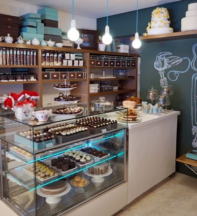 Vitrine Cake Shop Interior, Cake Shop Design, Bakery Shop Interior, Cafe Counter, Bakery Shop Design, Café Design, Bakery Store, Bakery Interior, Bakery Design Interior